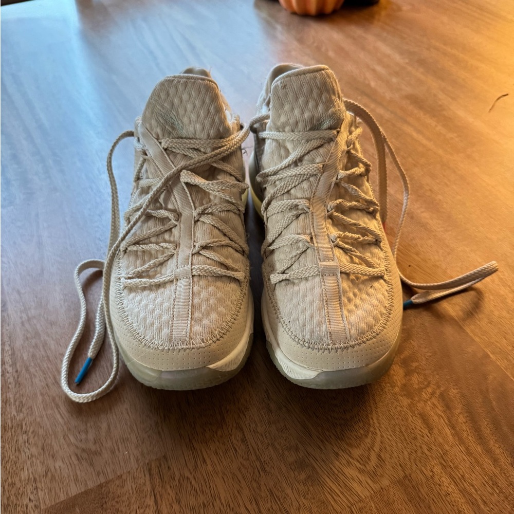 2020 Nike LeBron 17 Low Easter Edition Basketball Sneakers